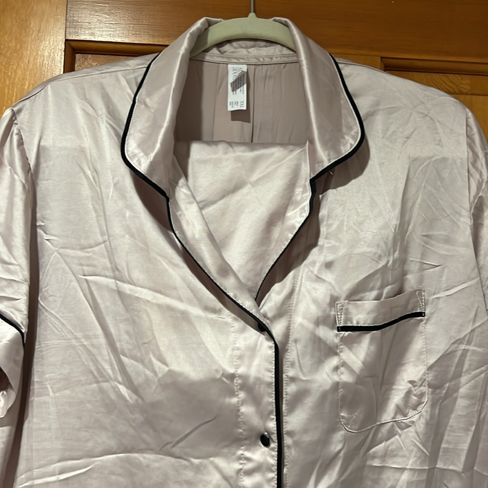 Women’s Satin Notch Collar- Short Sleeve and Shorts Pajama Set - Picture 2 of 2